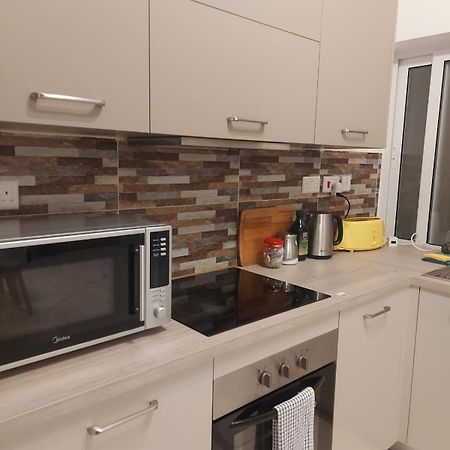 Central Apartment In Swieqi Is-Swieqi Екстериор снимка