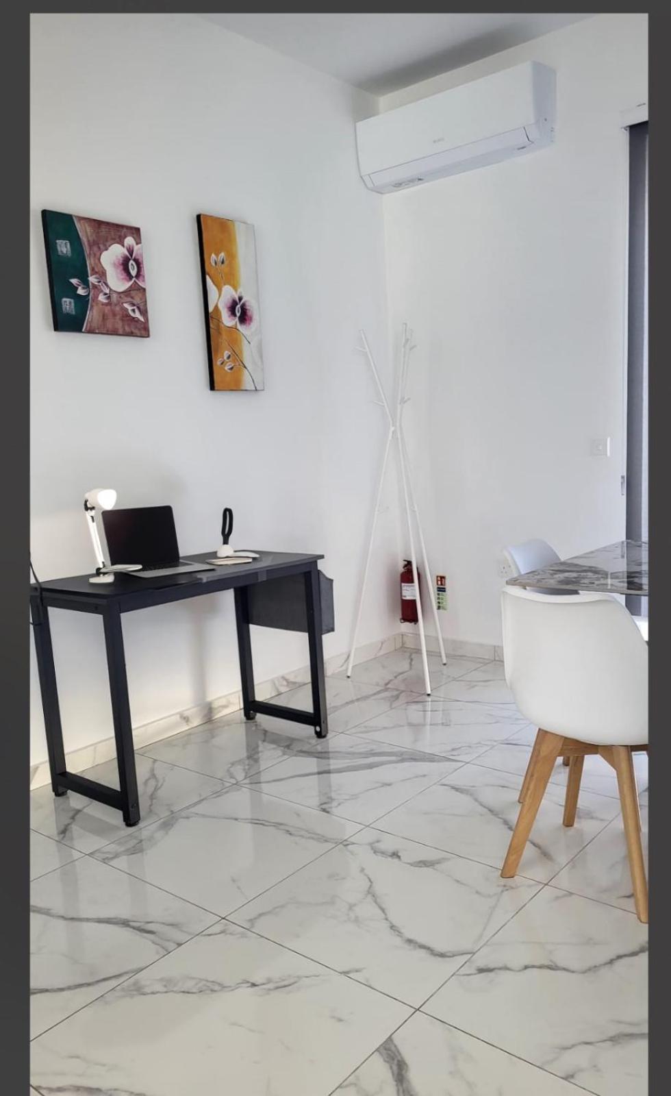 Central Apartment In Swieqi Is-Swieqi Екстериор снимка