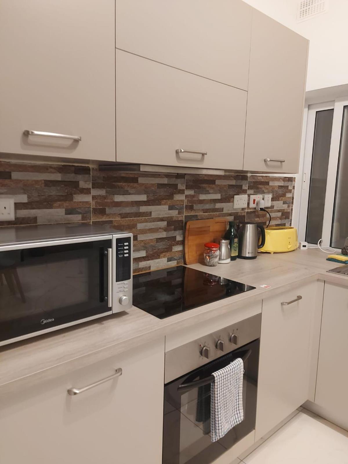 Central Apartment In Swieqi Is-Swieqi Екстериор снимка