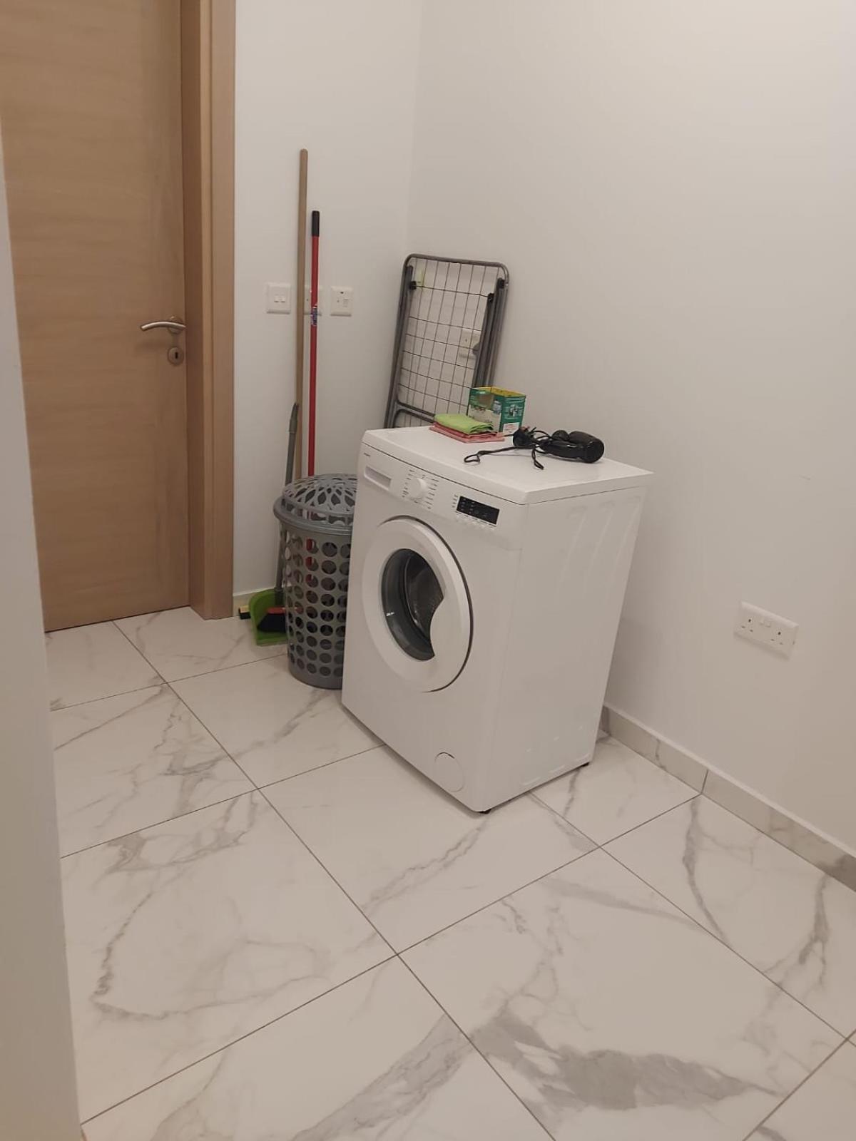 Central Apartment In Swieqi Is-Swieqi Екстериор снимка